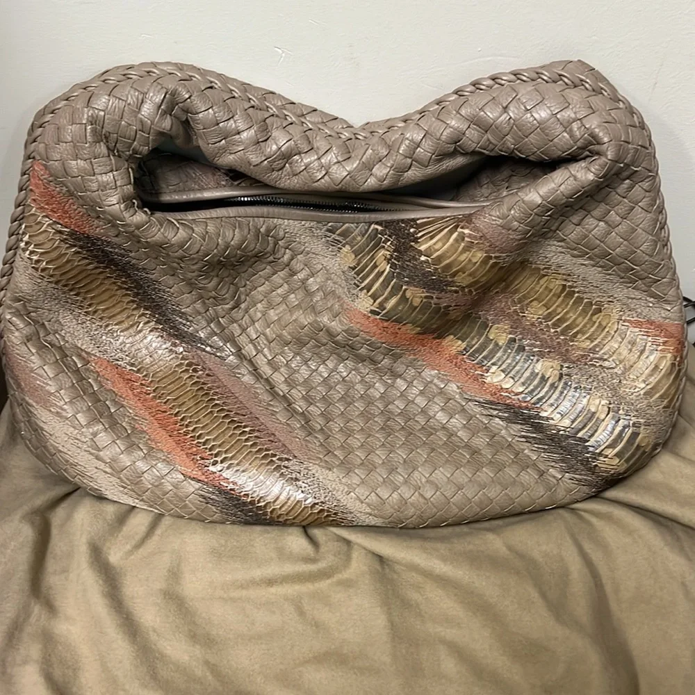 Authentic Rare. Large Botega Veneta Embroidered Intrecciato shoulder Bag,… - Picture 3 of 12